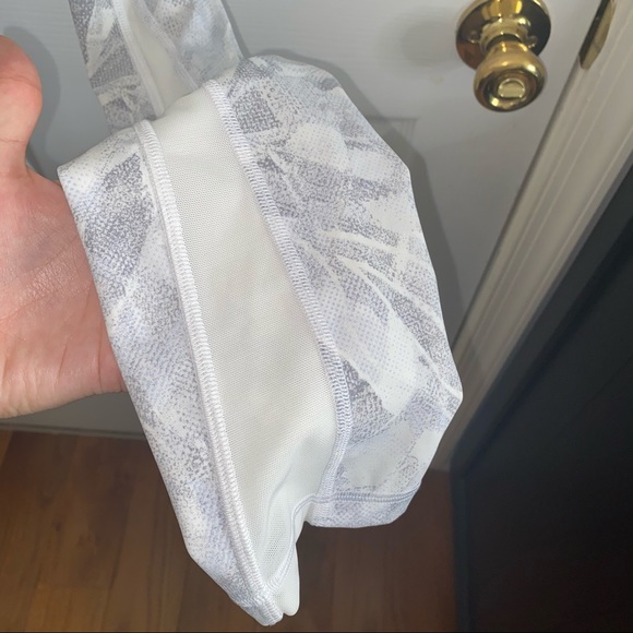 LULULEMON WHITE TRAIN TIMES CROP LEGGINGS SIZE 4 - Picture 7 of 12